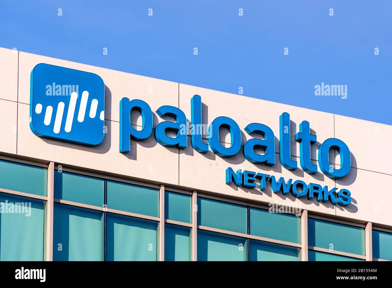 20 févr. 2020 Santa Clara / CA / USA - Palo Alto Networks signe au siège social de la société dans la Silicon Valley; Palo Alto Networks, Inc. Est un m américain Banque D'Images
