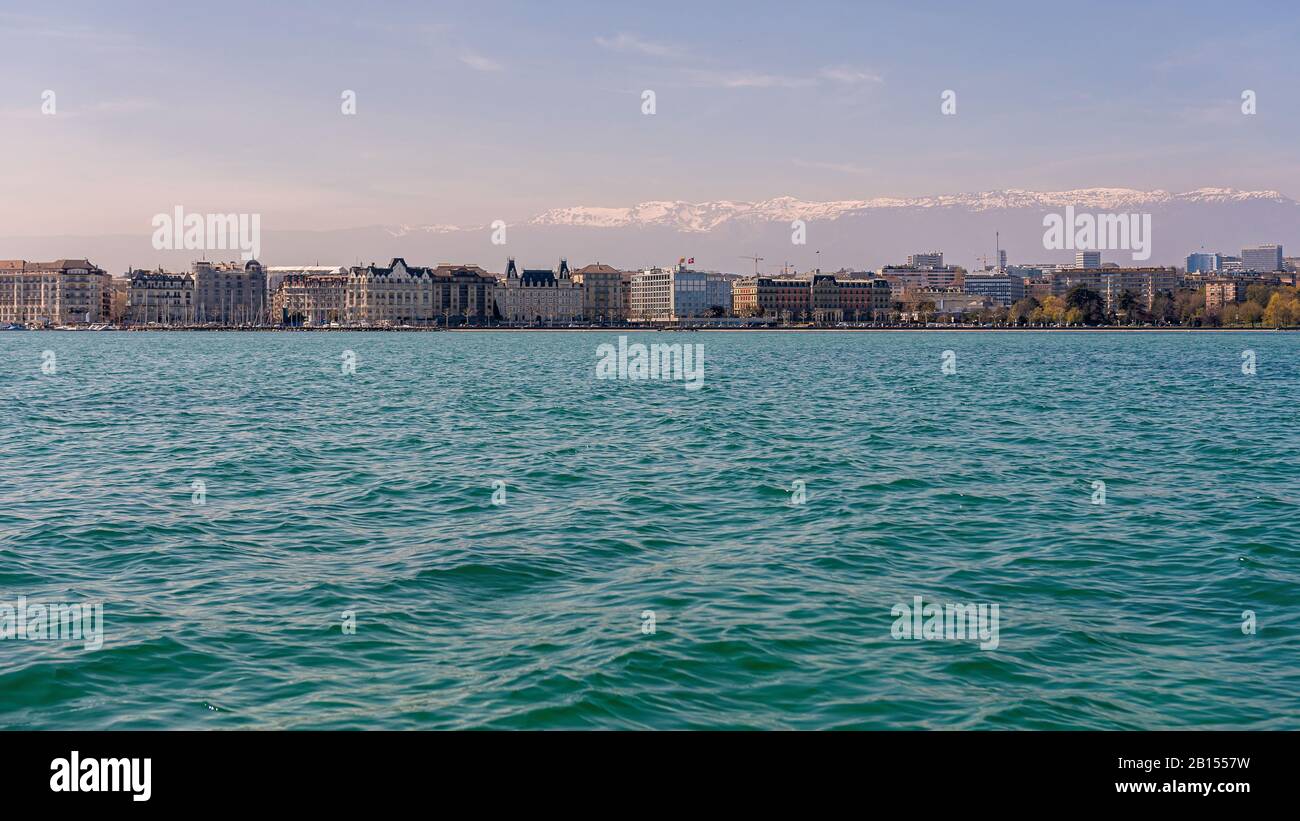 Genève, Suisse - le 14 avril 2019 : vue sur le lac de Genève et la ville de Genève, Suisse, Europe - image Banque D'Images