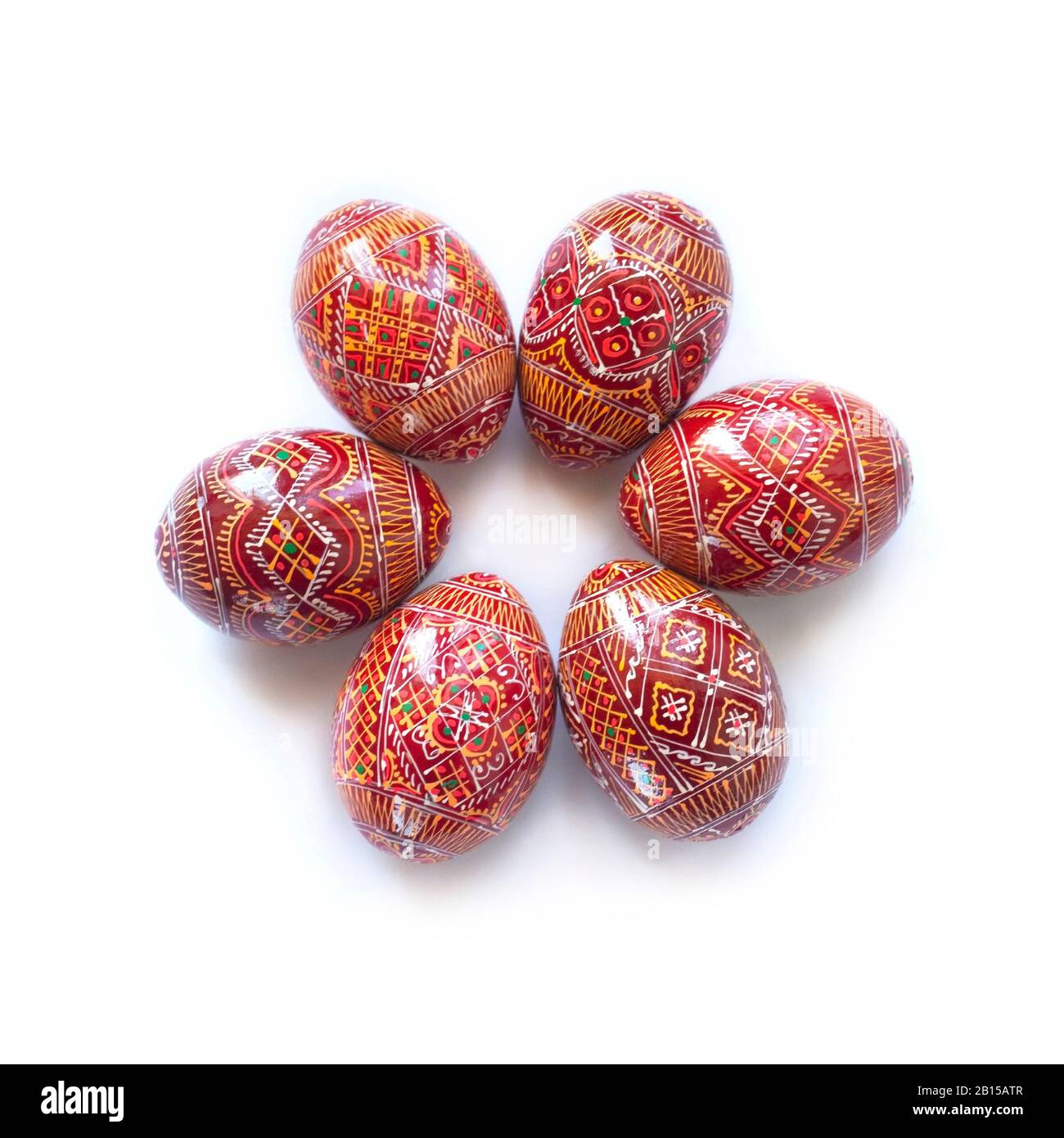 Pysanky - traditionnel ukrainien des œufs de Pâques peints isolés sur fond blanc Banque D'Images