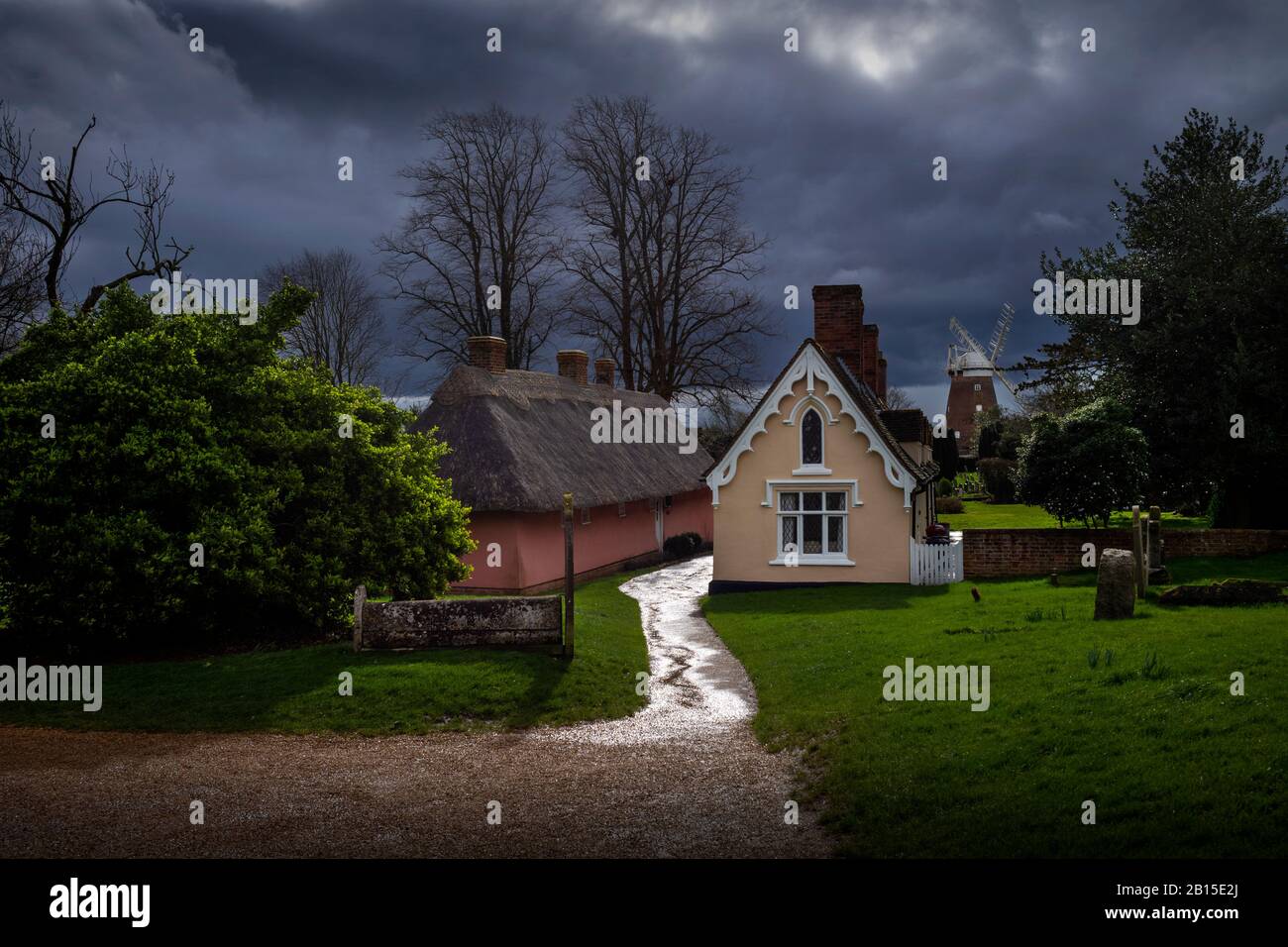 Thaxted Essex Royaume-Uni Alms Houses et John Webb's Windmill après la tempête. 23 Février 2020 Banque D'Images