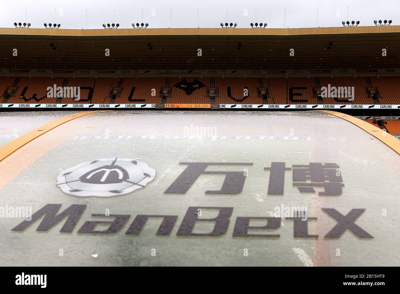 Wolverhampton, Royaume-Uni. 23 février 2020. Vue générale à l'intérieur du stade avant le lancement. Premier match de ligue, Wolverhampton Wanderers / Norwich City au Molineux Stadium à Wolverhampton le dimanche 23 février 2020. Cette image ne peut être utilisée qu'à des fins éditoriales. Utilisation éditoriale uniquement, licence requise pour une utilisation commerciale. Aucune utilisation dans les Paris, les jeux ou une seule édition de club/ligue/joueur. Pic par Steffan Bowen/Andrew Orchard sports photographie/Alay Live news crédit: Andrew Orchard sports photographie/Alay Live News Banque D'Images