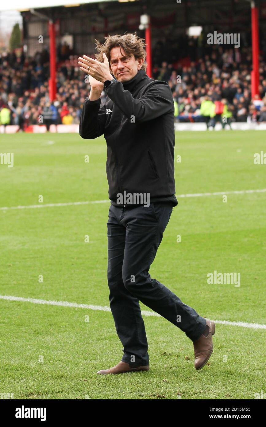 Londres, Royaume-Uni. 22 février 2020. Thomas Frank, directeur de Brentford, salue les supporters du championnat EFL Sky Bet entre Brentford et Blackburn Rovers au Griffin Park, Londres, Angleterre, le 22 février 2020. Photo De Ken Sparks. Utilisation éditoriale uniquement, licence requise pour une utilisation commerciale. Aucune utilisation dans les Paris, les jeux ou une seule publication de club/ligue/joueur. Crédit: Uk Sports Pics Ltd/Alay Live News Banque D'Images