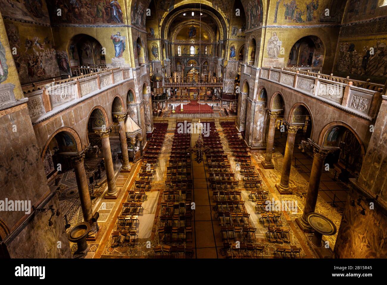 Venise, Italie - 21 mai 2017 : intérieur de la basilique Saint-Marc (basilique  Saint-Marc). La Basilique de San Marco a été construite au XIIe siècle et  moi Photo Stock - Alamy