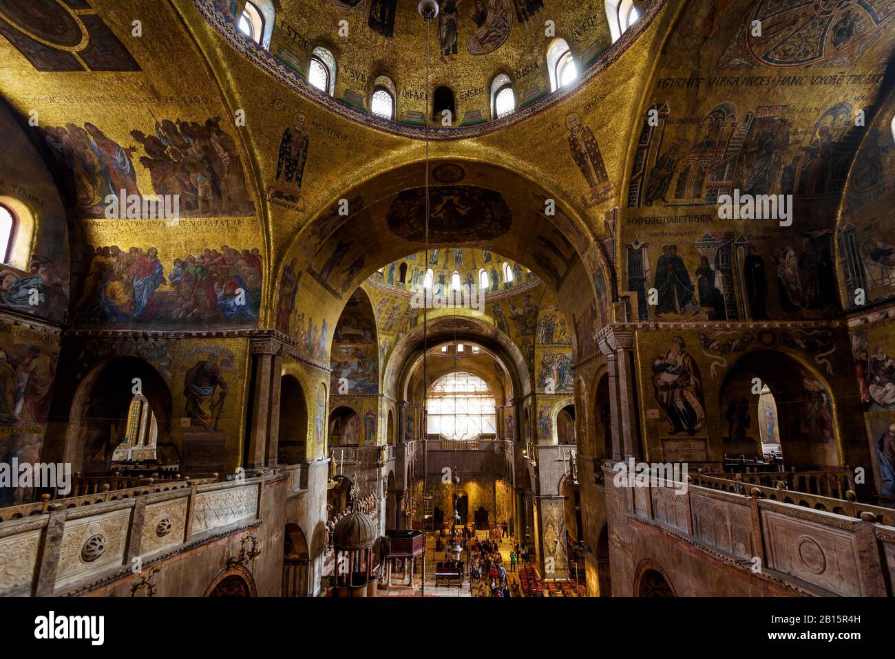 Venise, Italie - 21 mai 2017 : intérieur de la basilique Saint-Marc (basilique Saint-Marc). La Basilique de San Marco a été construite au XIIe siècle et moi Banque D'Images