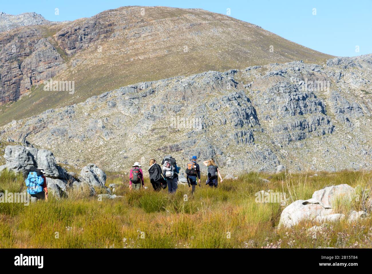 Randonneurs sur le sentier Kromrivier dans les montagnes du Toitskloof Banque D'Images