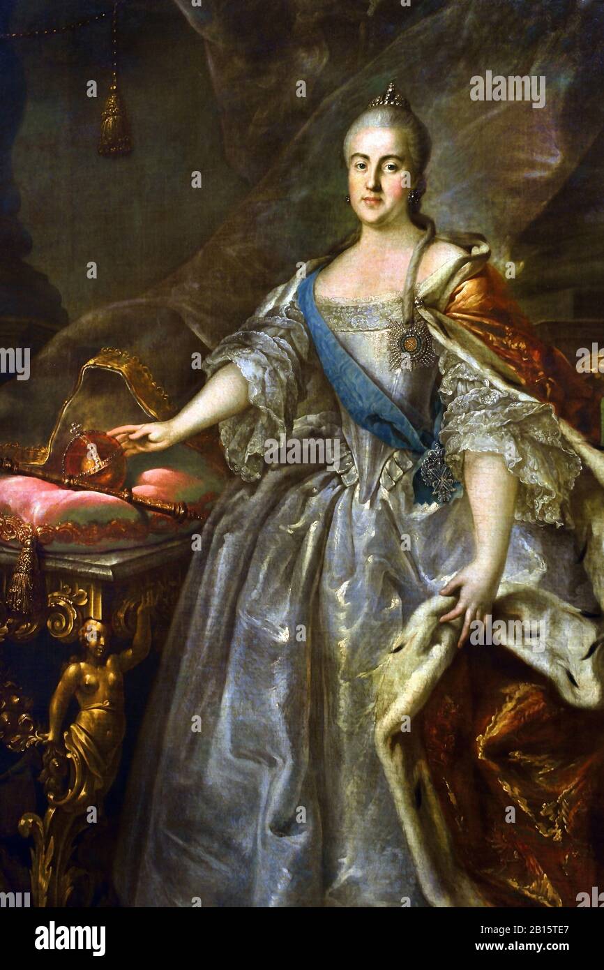 Ce portrait cérémoniel classique de la première période est intitulé Portrait de Catherine II (Catherine la Grande). Il a été peint en 1762 par le célèbre maître portraitiste russe Ivan Argunov. Le chef-d'œuvre original en huile sur toile fait partie de la collection permanente du Musée russe d'État à Saint-Pétersbourg, en Russie. [1] (https://commons.wikimedia.org/wiki/File:Catherine II by I.Argunov (1762, Russian museum).jpg), [2] (https://rusmuseumvrm.ru/data/collections/painting/17 19/zh 14/index.php?lang=en)Catherine II - Catherine la Grande 1729 – 1796 (née princesse Sophie d'Anhalt-Zerbst) Empr Banque D'Images