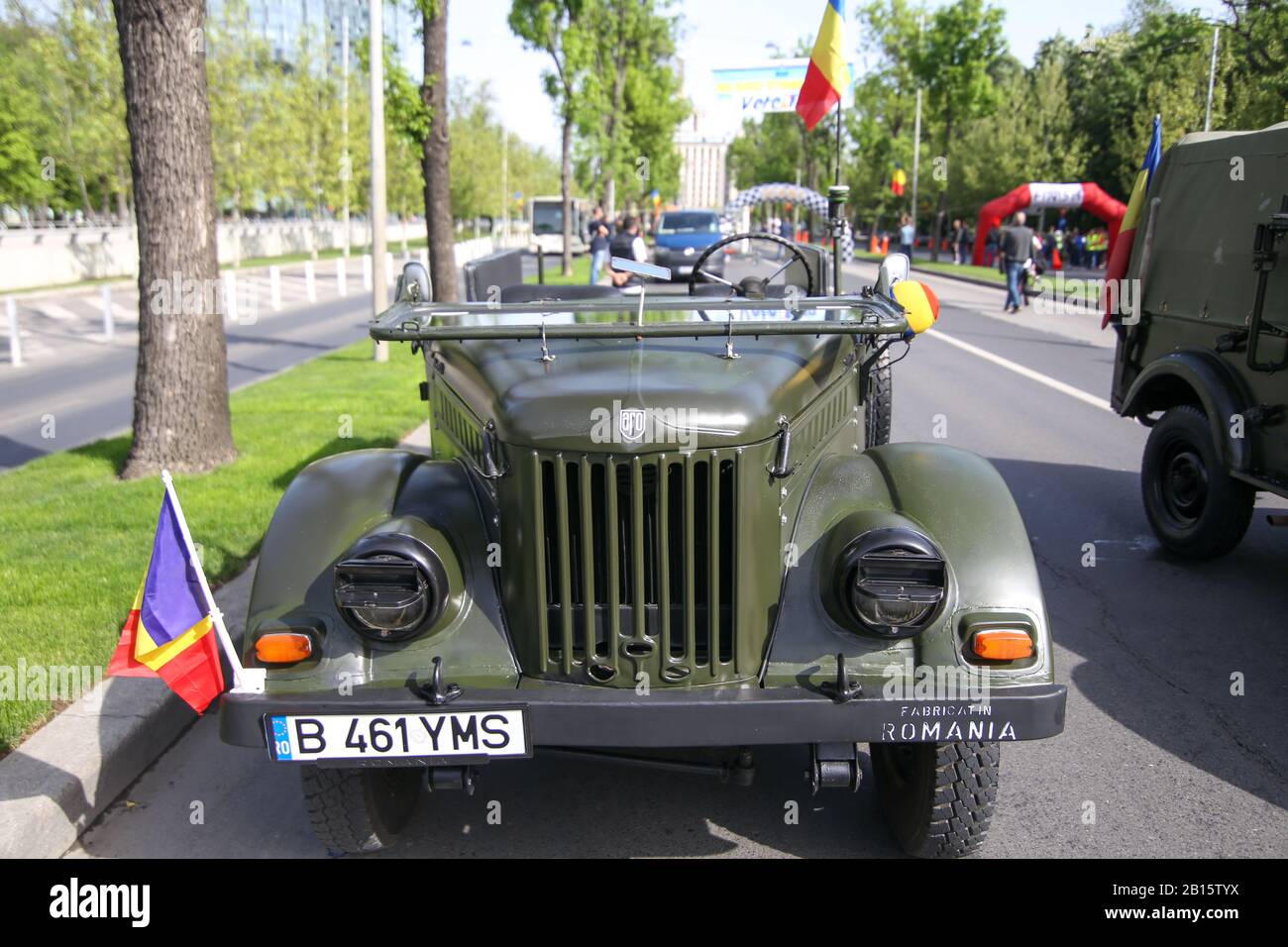 Bucarest, Roumanie - 5 mai 2019: Détails avec le logo d'une voiture militaire roumaine vintage ARO. Banque D'Images