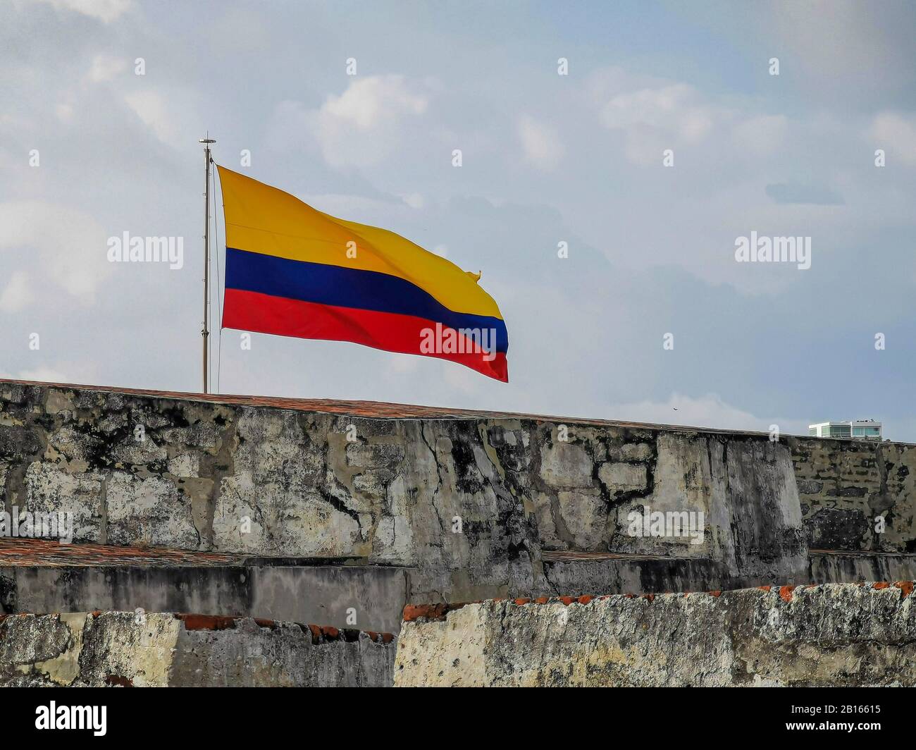 Drapeau au château de Castillo de San Felipe de Barajas à Cartagena de Indias, Colombie. Banque D'Images