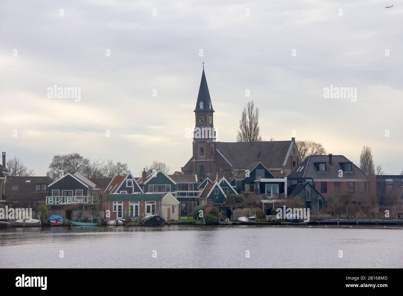 Zaanse Schans, Zaandam, Zaandijk, Pays-Bas, 20 Janvier 2020. Moulins à vent historiques de Zaanse Schans construits autour de 17 siècle, bâtiments traditionnels Banque D'Images