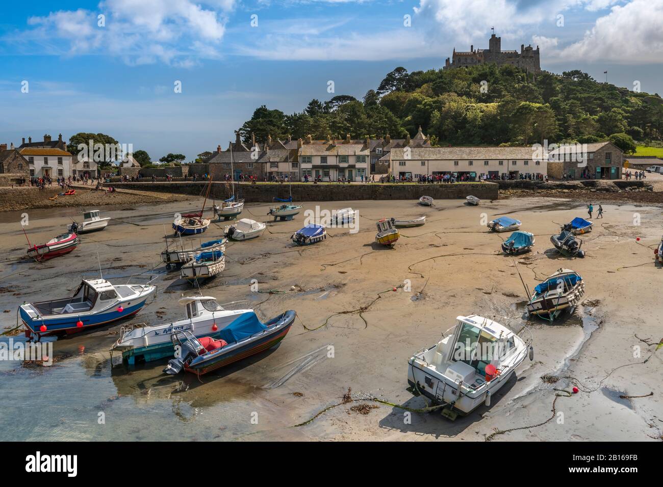 St Michael's Mount Marazion, Cornwall, Angleterre de l'Ouest. Le petit port de St Michael's Mount dans la baie Ouest Cornwall Marazion,. Banque D'Images