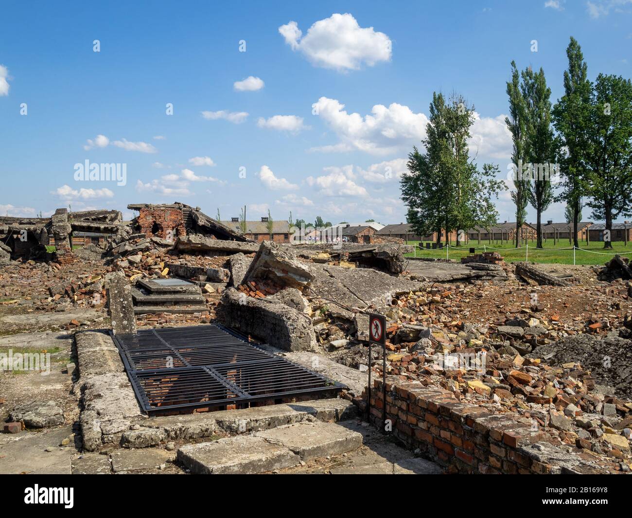 Ruines des chambres à gaz du camp de concentration d'Auschwitz II Banque D'Images