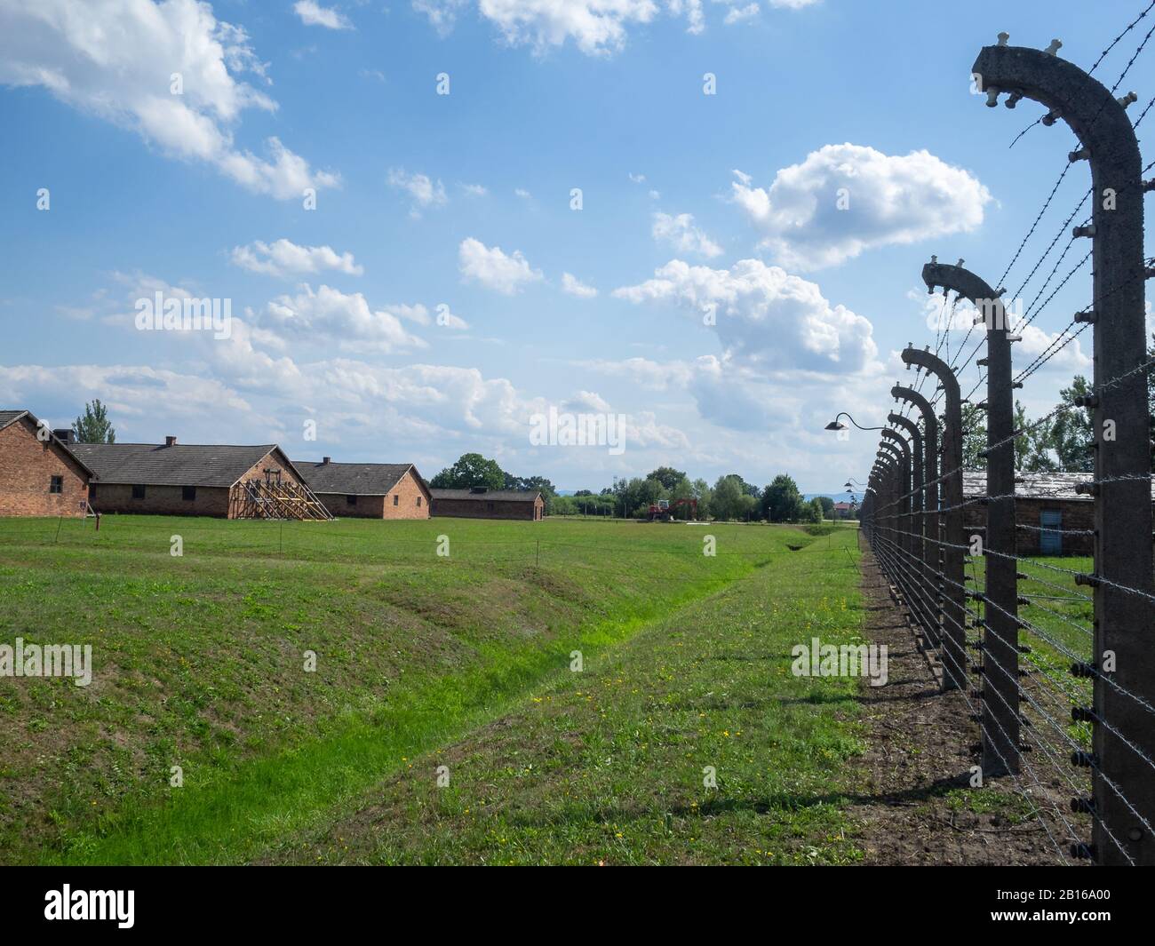 Clôtures de fil barbelé Auschwitz II Banque D'Images