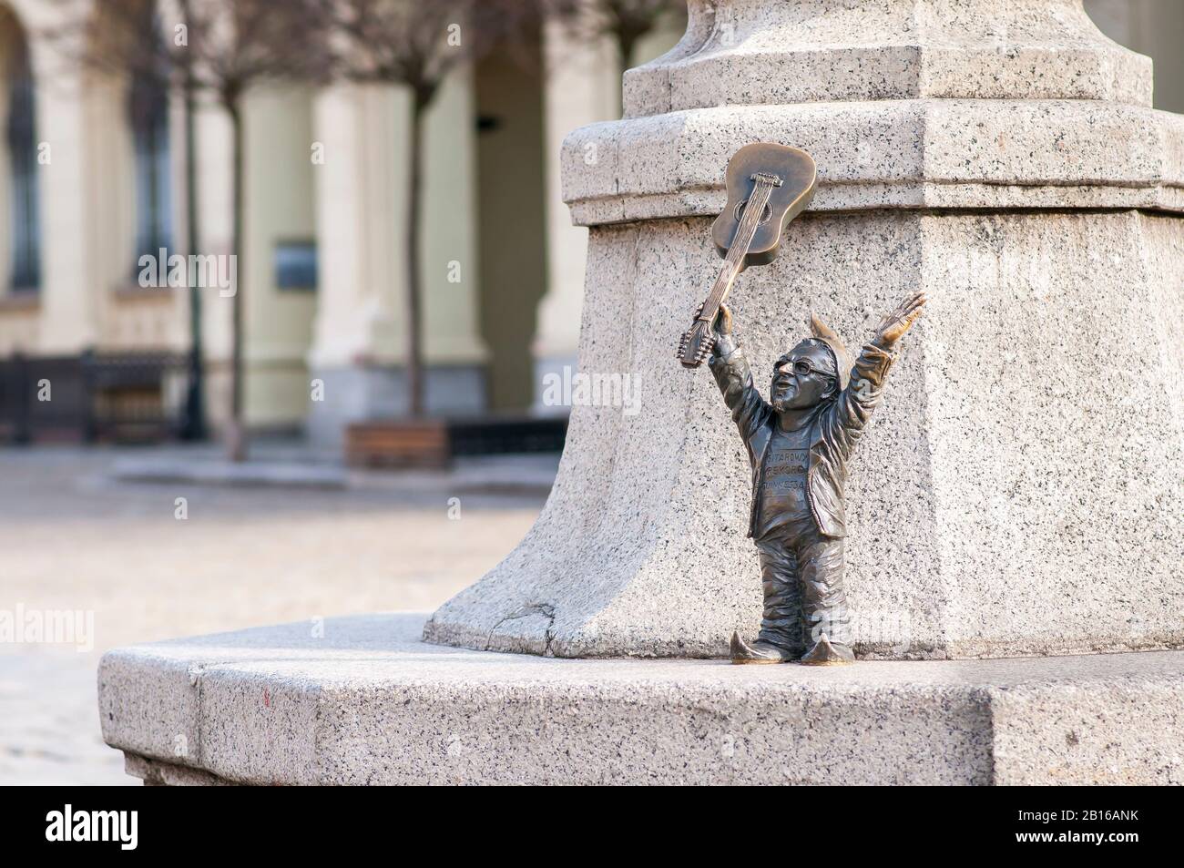 Wroclaw, Pologne, Février 2020. 'Guinness World Guitar record' Dwarf, gnome, . célèbres petites statues à Wroclaw, plus de 350 ensemble. Banque D'Images