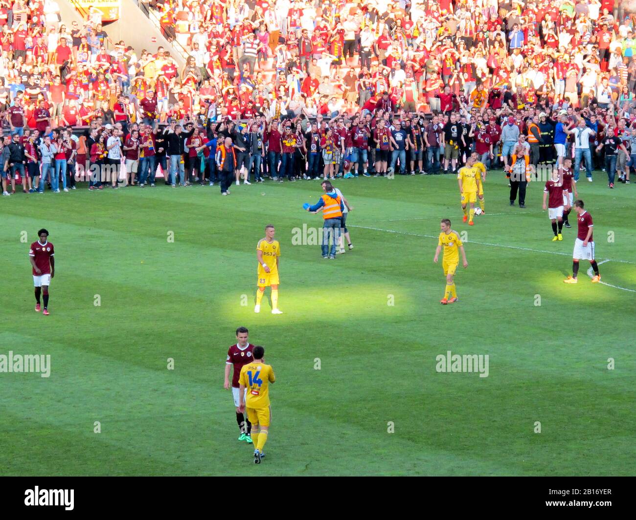 Les fans de Sparta prague célèbrent la victoire de la Ligue de la république tchèque Banque D'Images