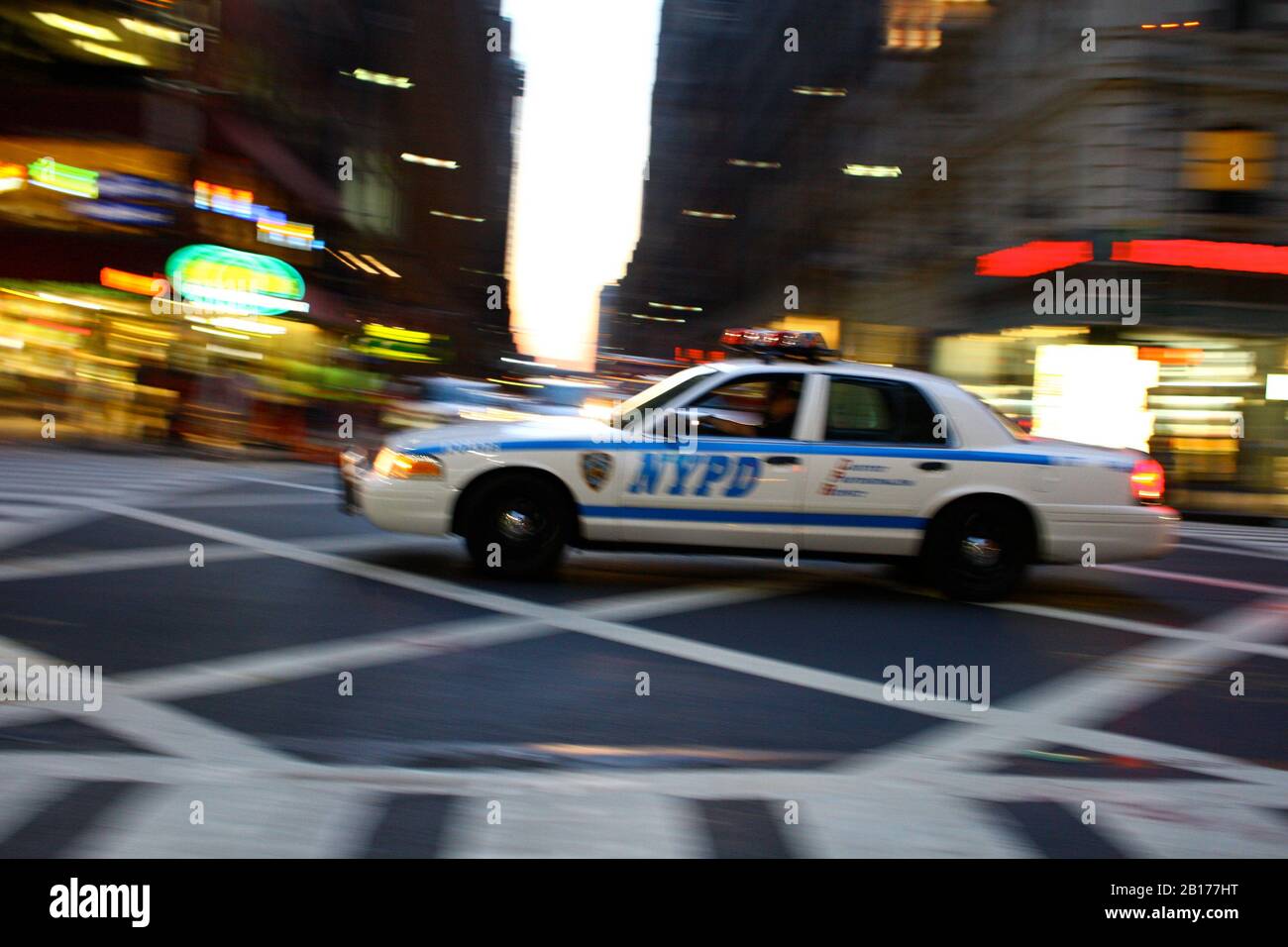 Voiture de patrouille nypd Banque de photographies et d’images à haute ...