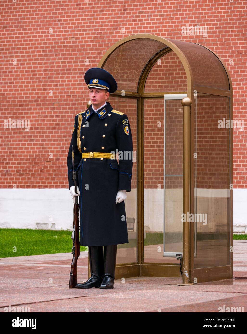 Soldat du Kremlin garde debout, Tombeau du mémorial de guerre du soldat inconnu, Moscou, Russie Banque D'Images