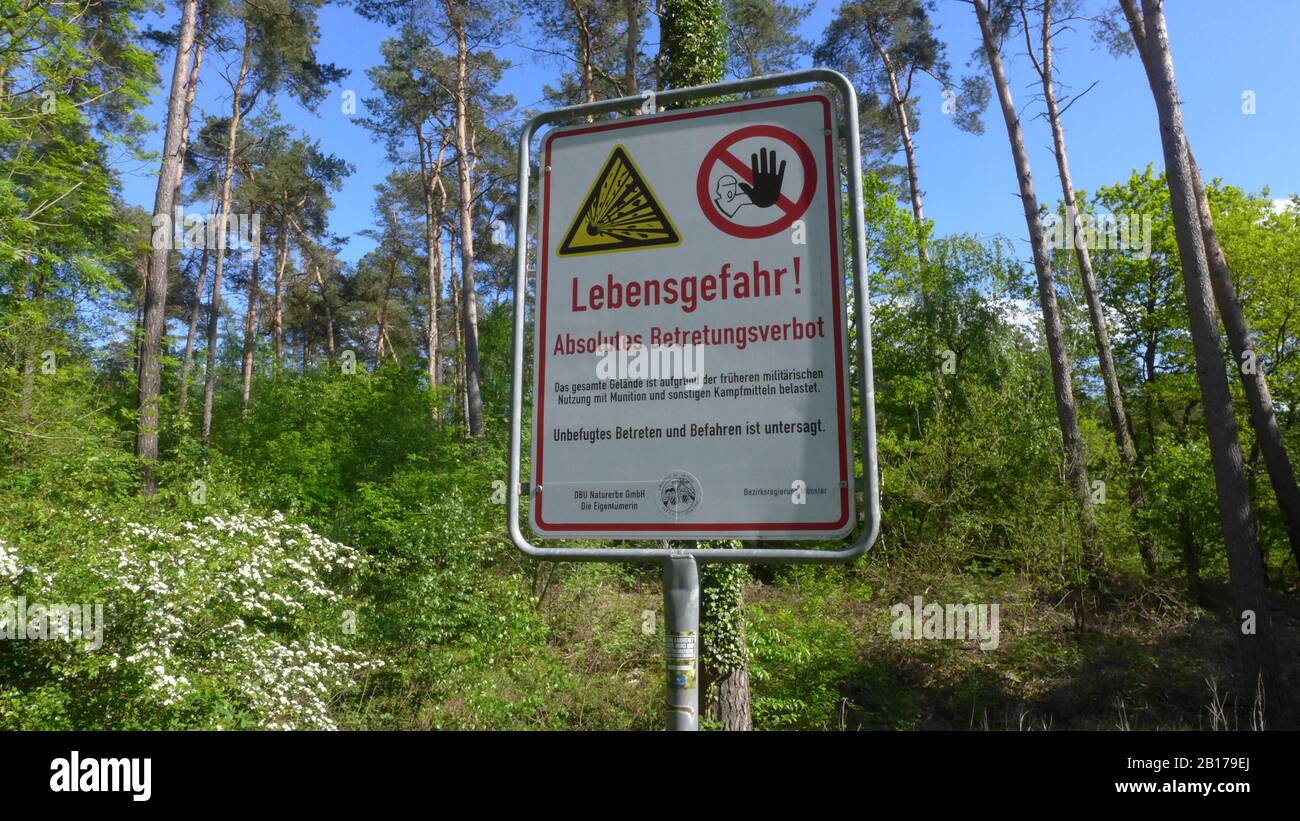 Signe de guerre sur un terrain d'entraînement militaire, Allemagne Banque D'Images