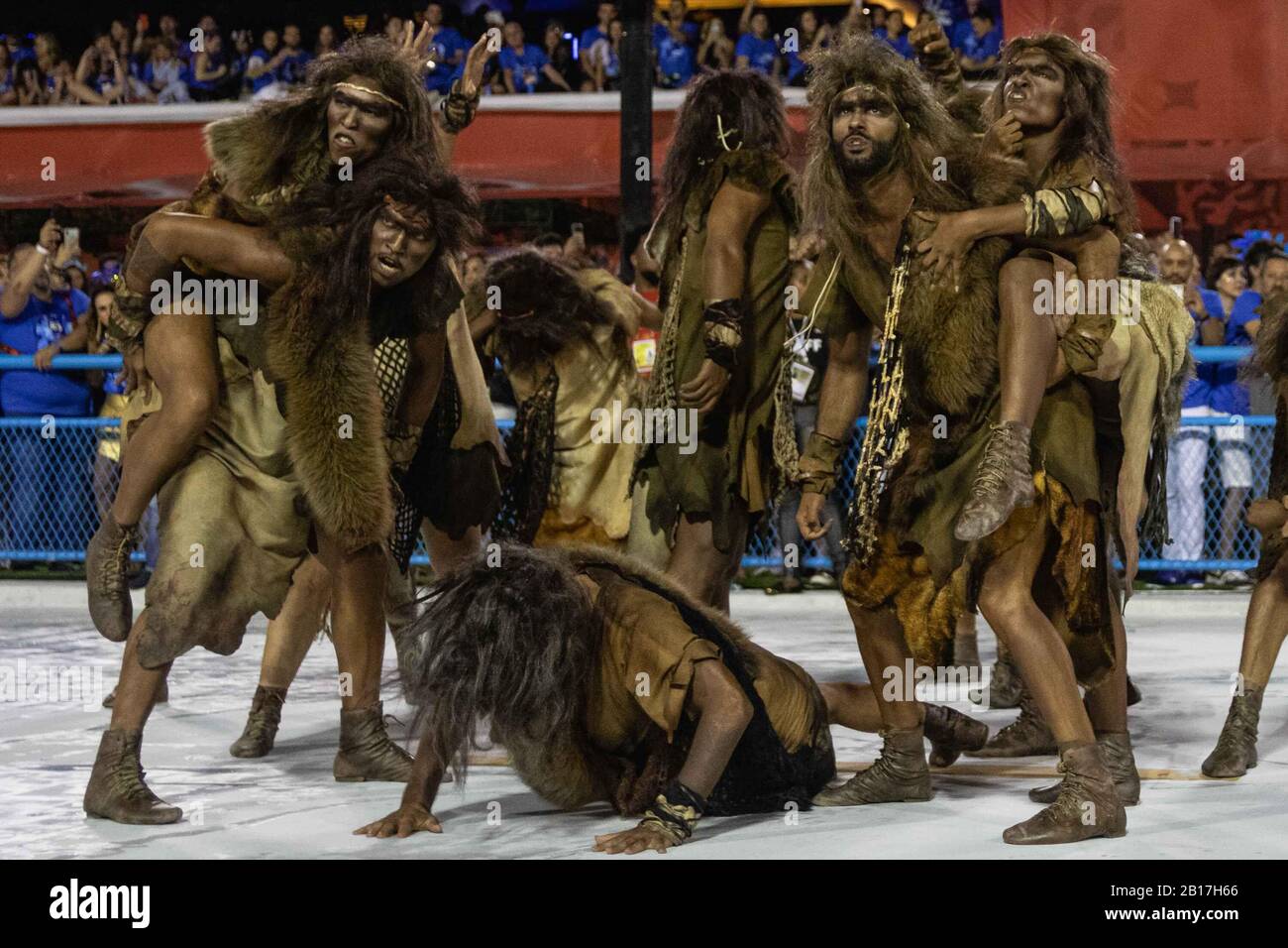 Rio De Janeiro, Brésil. 23 février 2020. G. 23 février 2020. Rio DE JANEIRO, 02/23/2020 - Comité honoraire de l'école Samba Estacio de sa, au cours du premier jour du défilé du Groupe spécial au Carnaval de Rio de Janeiro, tenu à l'avenue marques de Sapucai.Foto: Diego Maranhoa Credit: Diego Maranhoa/AM Press/ZUMA Wire/Alay Live News Banque D'Images