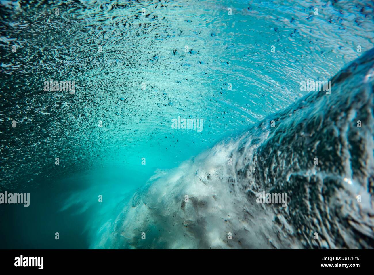 Indonésie, Bali, vue sous-marine de la vague de l'océan Banque D'Images
