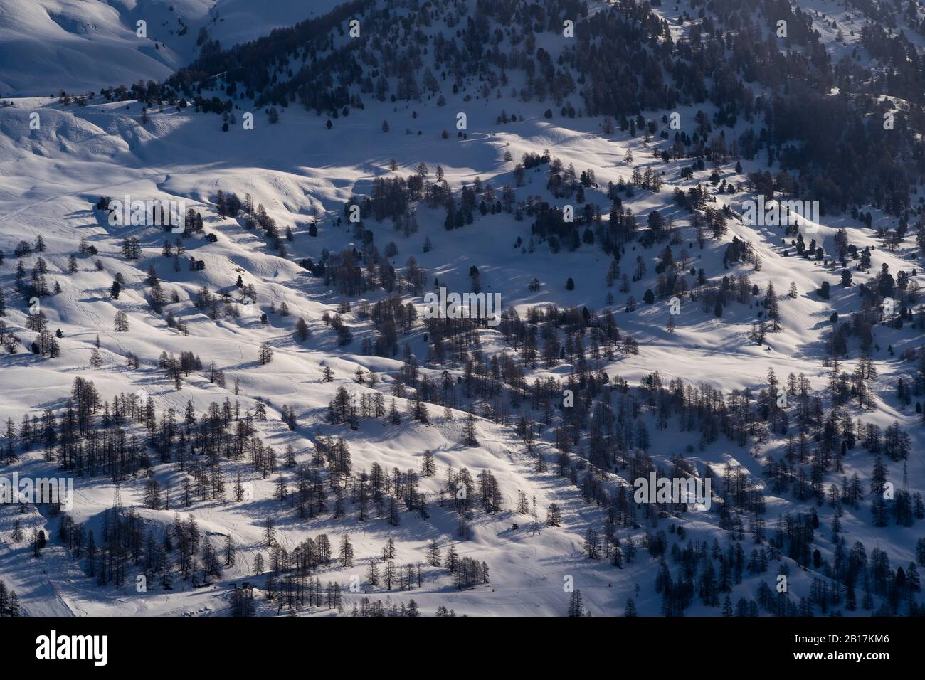 France, Hautes-Alpes, Vars, vue aérienne de la vallée enneigée Banque D'Images