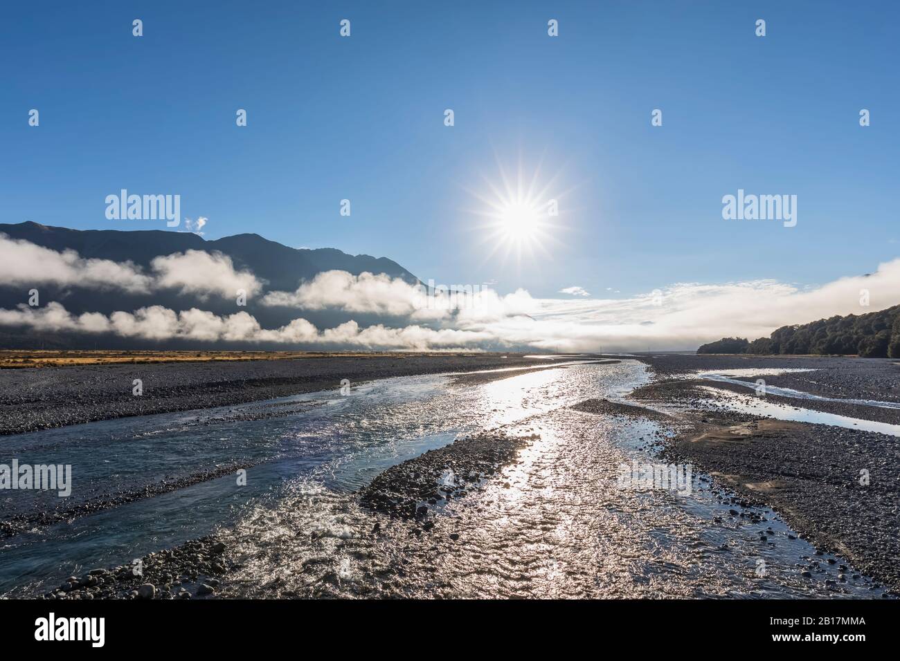 Nouvelle-Zélande, District gris, Inchbonnie, rivière Waimakariri au lever du soleil Banque D'Images