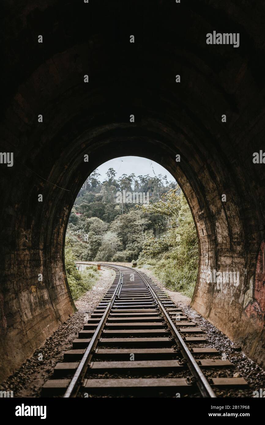 Sri Lanka, Province d'Uva, Demodara, tunnel menant au pont de l'Arche neuf Banque D'Images