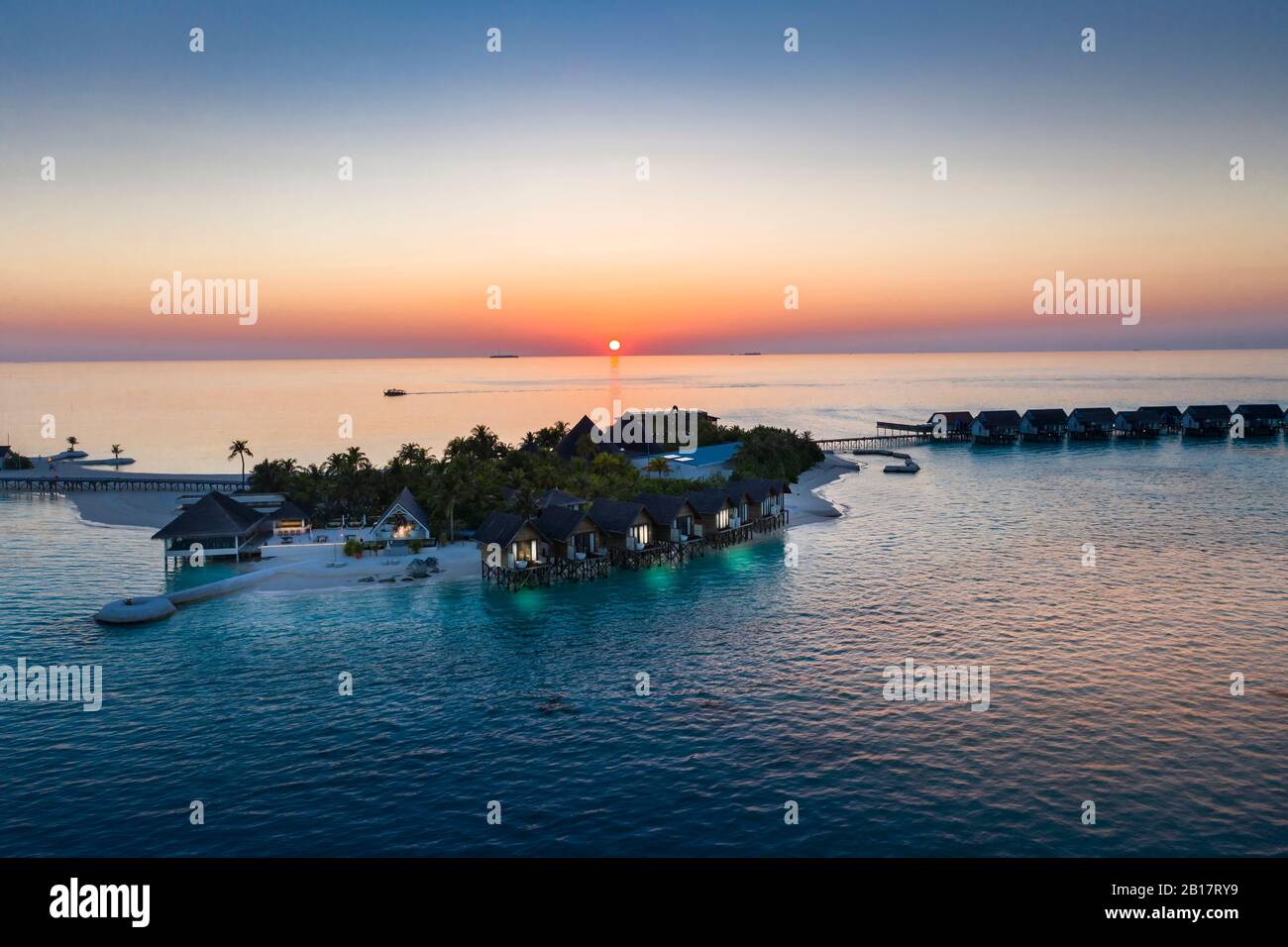 Luftaufnahme, Malediven, Süd-Malé-Atoll, Lagune Der Malediveninsel Maadhoo In Der Dämmerung Banque D'Images