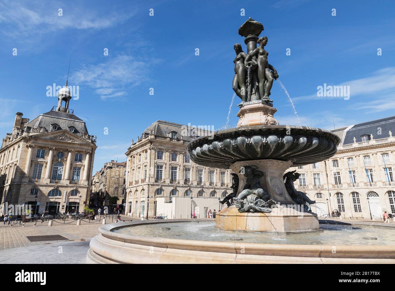 France, Gironde, Bordeaux, vue à angle bas de la Fontaine des trois grâces Banque D'Images