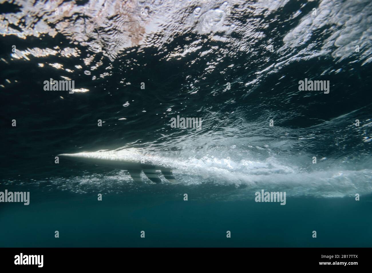 Indonésie, Bali, vue sous-marine de la vague de l'océan Banque D'Images