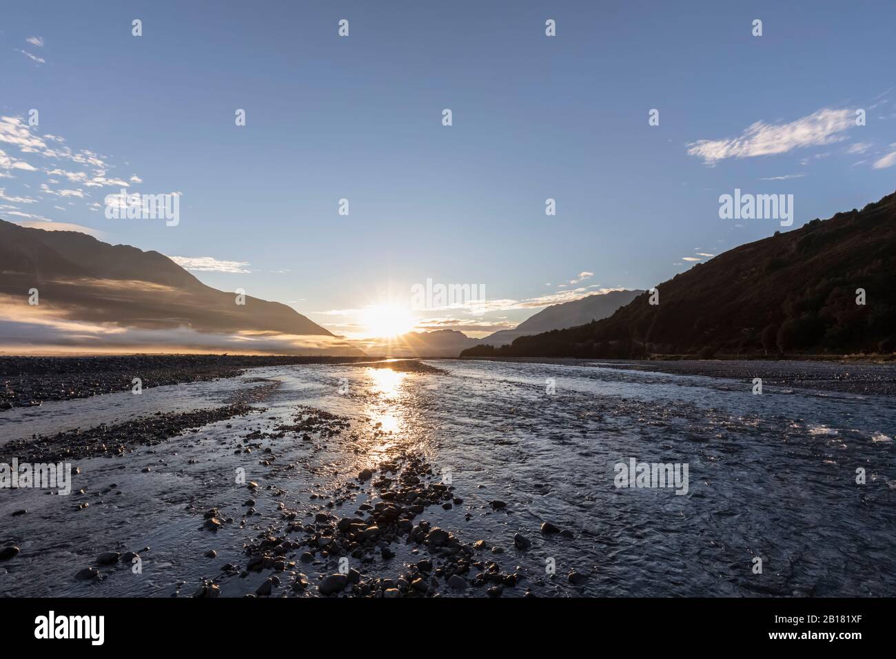 Nouvelle-Zélande, District gris, Inchbonnie, rivière Waimakariri au lever du soleil Banque D'Images