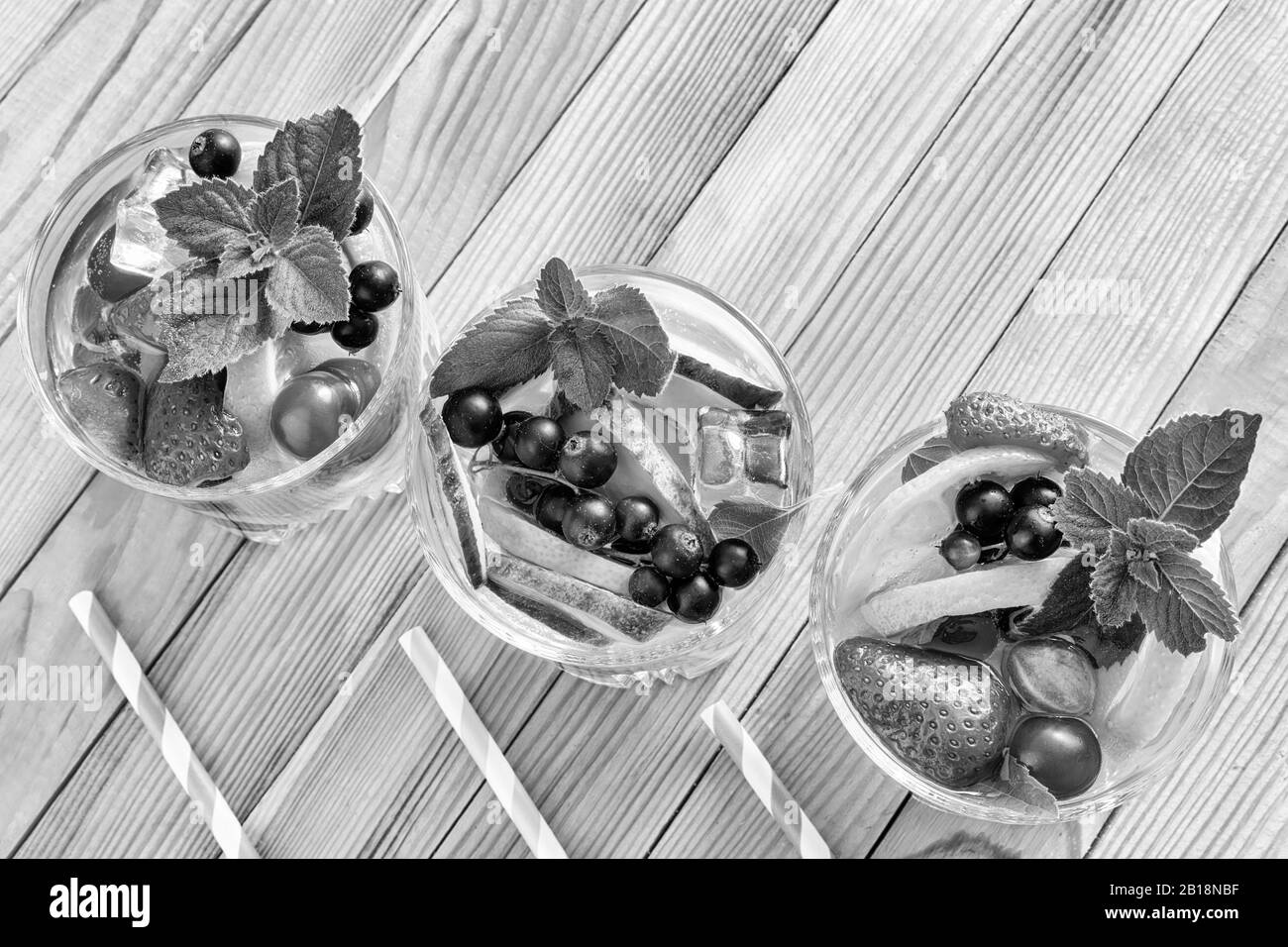 L'été maison cocktail de fruits et de baies. Banque D'Images