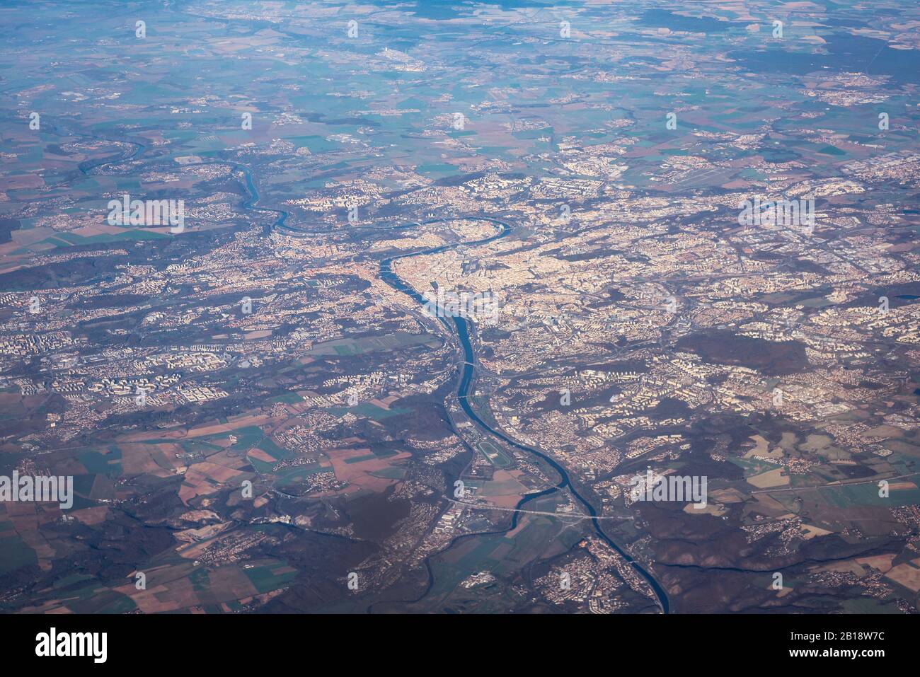 Vue aérienne sur la ville de Prague, République tchèque, à partir d'une hauteur de 9 kilomètres Banque D'Images