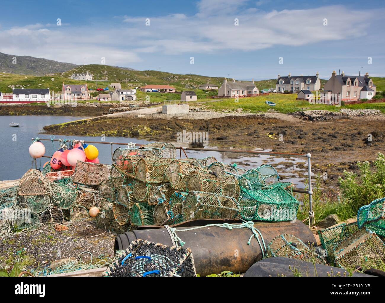 Matériel de pêche sur la côte de Scalpay une petite île à 300 mètres de l'île de Harris, Outer Hebrides, Écosse Banque D'Images