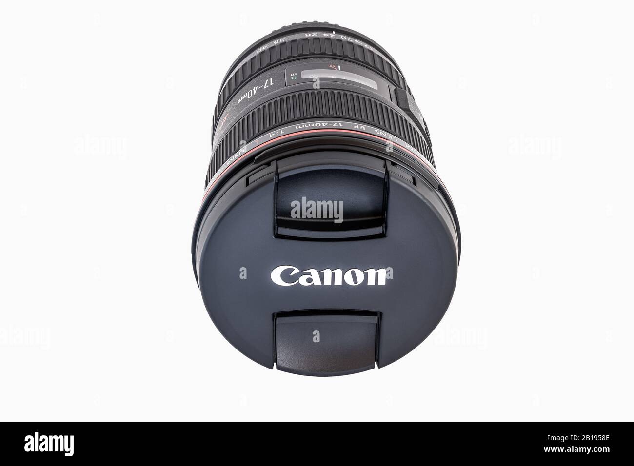 Huelva, Espagne - 23 février 2020: Vue de Canon EF 17-40 mm F/4 L USM - objectif Canon (distance focale 17-40 mm, ouverture f 4-22, ZOOM optique 2,4X, diamètre : Banque D'Images