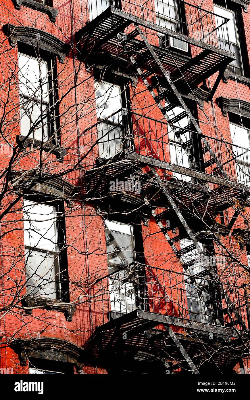 Immeuble d'appartements à Mid Town Manhattan, New, USA, avec sortie de secours. Banque D'Images