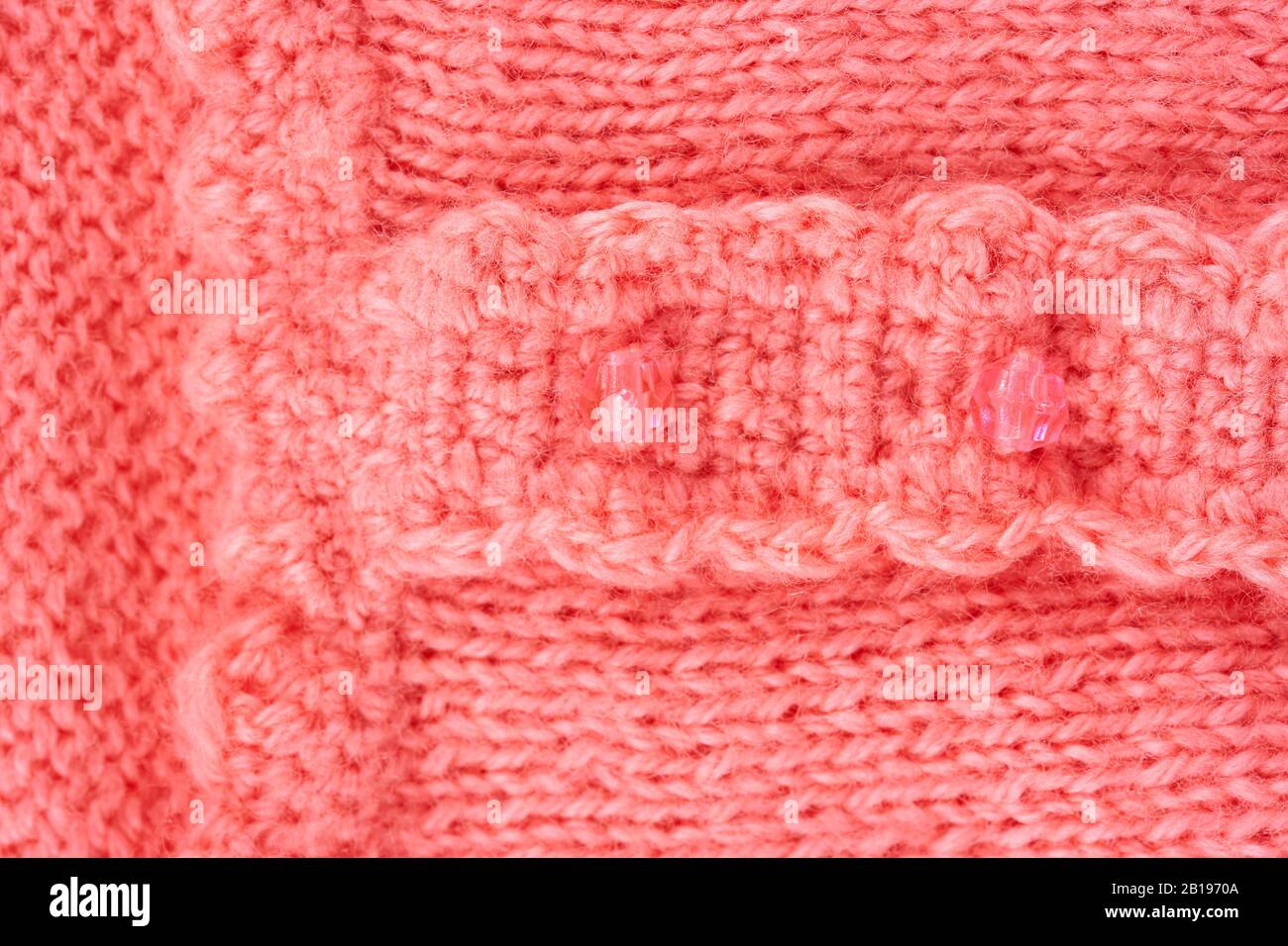Partie de vêtements roses en laine avec perles Banque D'Images