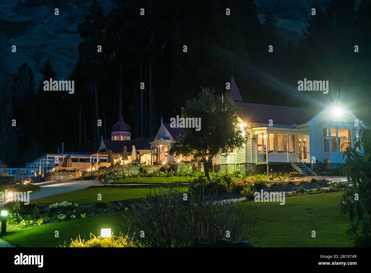 Walter Peak High Country Farm sur les rives du lac Wakatipu, Nouvelle-Zélande, la nuit Banque D'Images