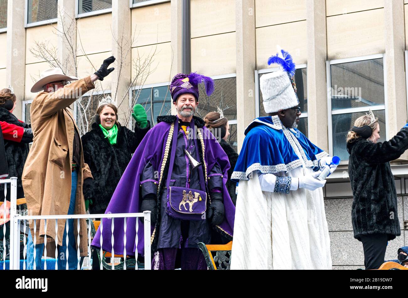 St Paul, MN/USA - 25 janvier 2020 : redevance du carnaval d'hiver de saint paul au sommet du float lors du défilé annuel de grande Day. Banque D'Images