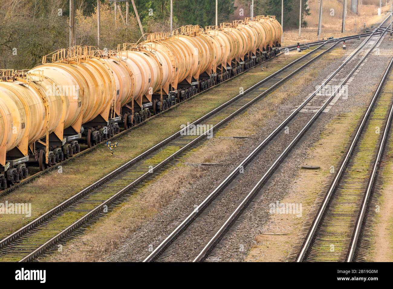 Wagons-citernes de chemin de fer utilisés pour le transport de produits pétroliers Banque D'Images