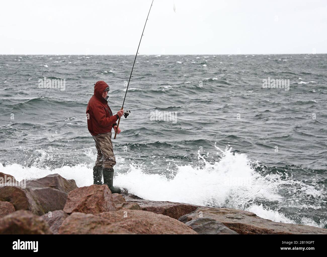 Storm Helga s'est tiré en pleine force sur le lac Vättern vendredi.photo Jeppe Gustafsson Banque D'Images