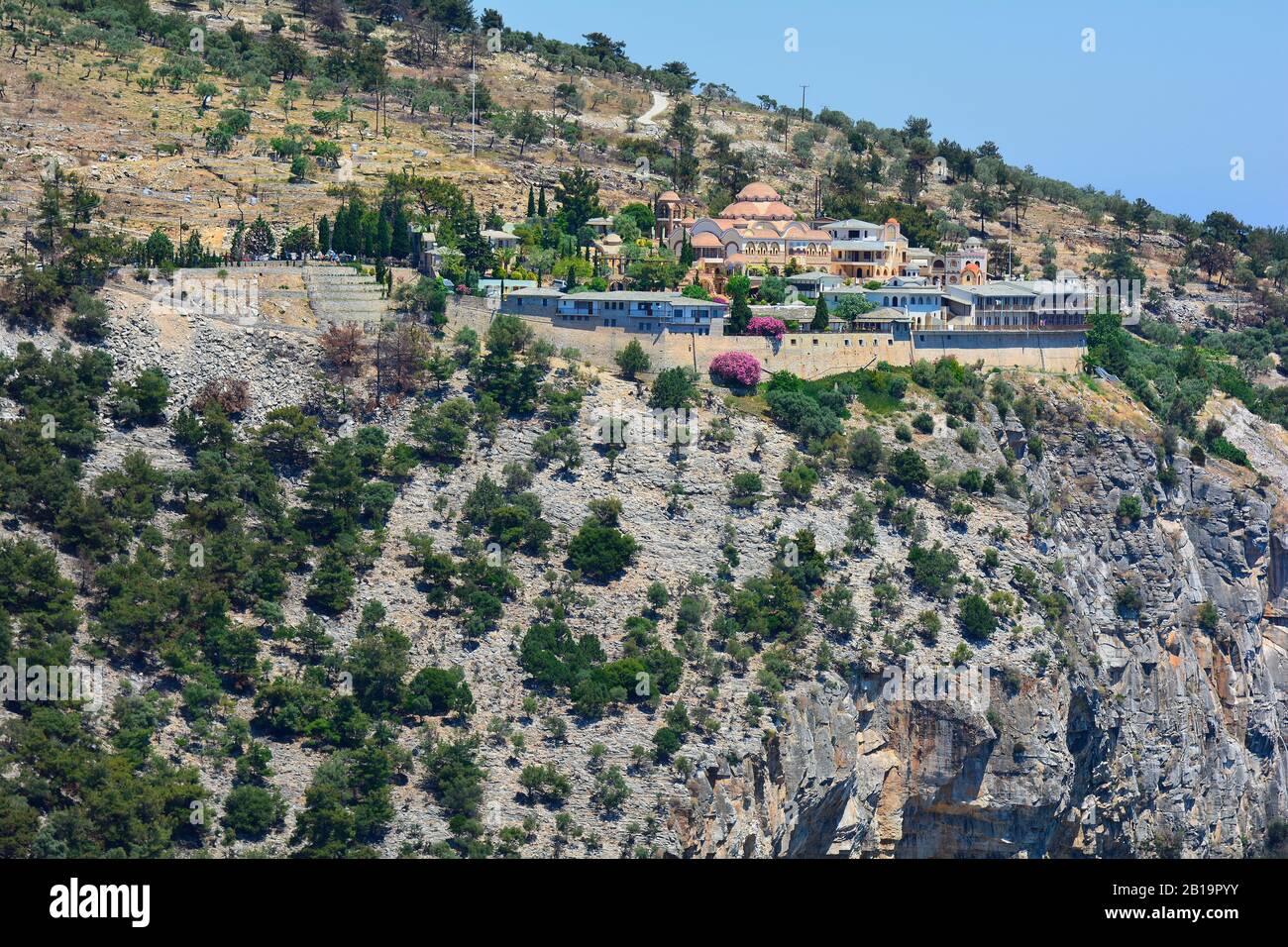 Grèce, île de Thassos, monastère Archangelou sur la côte de la falaise à la mer Égée Banque D'Images