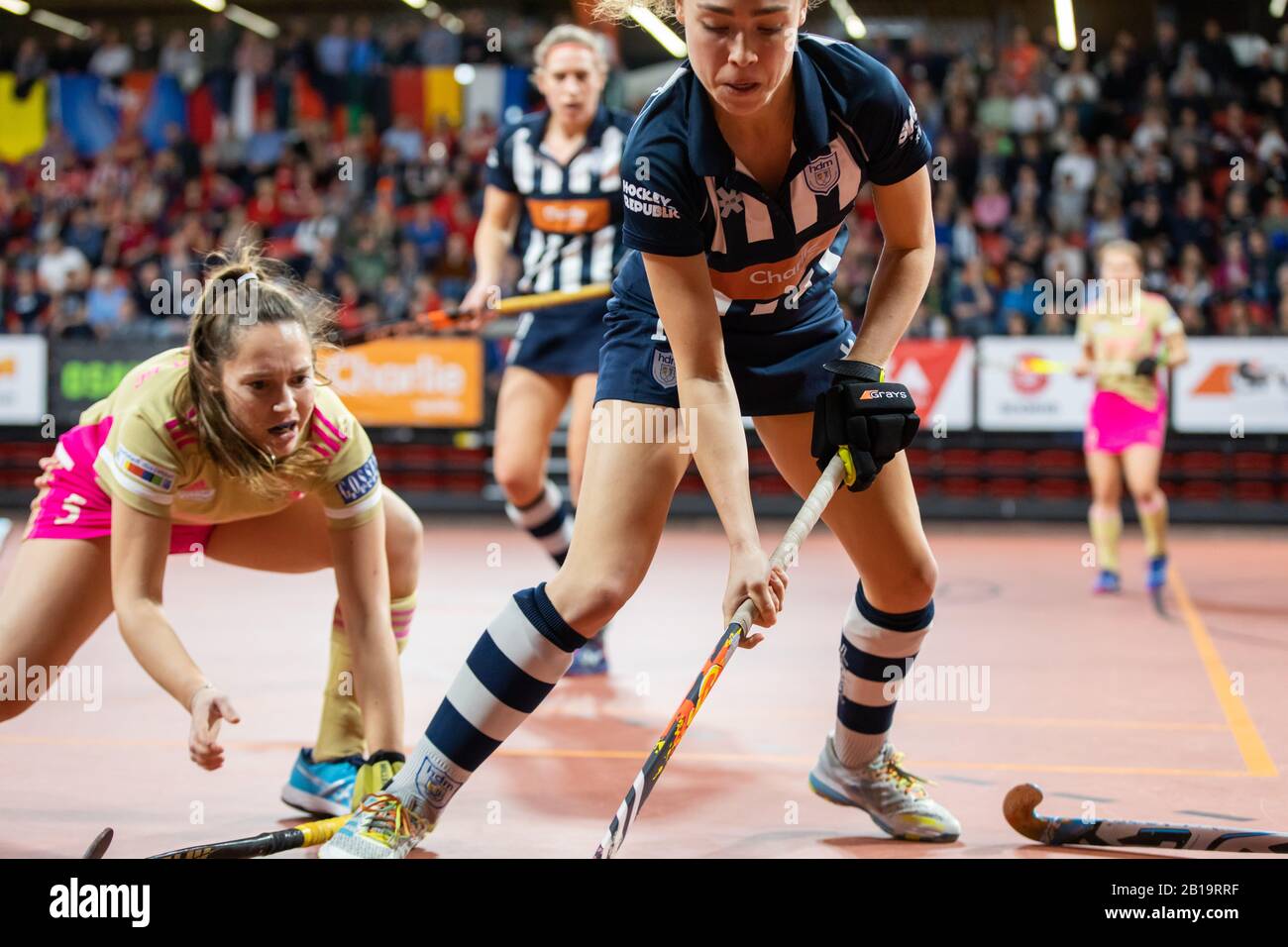 La Haye, Pays-Bas - 16 FÉVRIER 2020: Charlie travaille EuroHockey Indoor Club Cup 2020 femmes. Match final entre Dusseldorfer HC (GER) et HDM (ne Banque D'Images