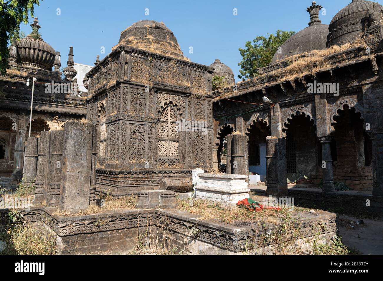 Junagadh, Gujarat/Inde - décembre 7 2018 : tombes des rois de Babi, cimetière qui abrite les mausolées des nawabs d'autrefois de Junagadh. Banque D'Images