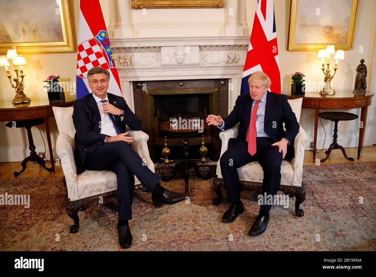 Le Premier ministre Boris Johnson avec Andrej Plenkovic, le Premier ministre de Croatie, lors d'une réunion à Downing Street, Londres. Photo PA. Date De L'Image: Lundi 24 Février 2020. Crédit photo devrait lire: Tolga Akmen/PA Fil Banque D'Images