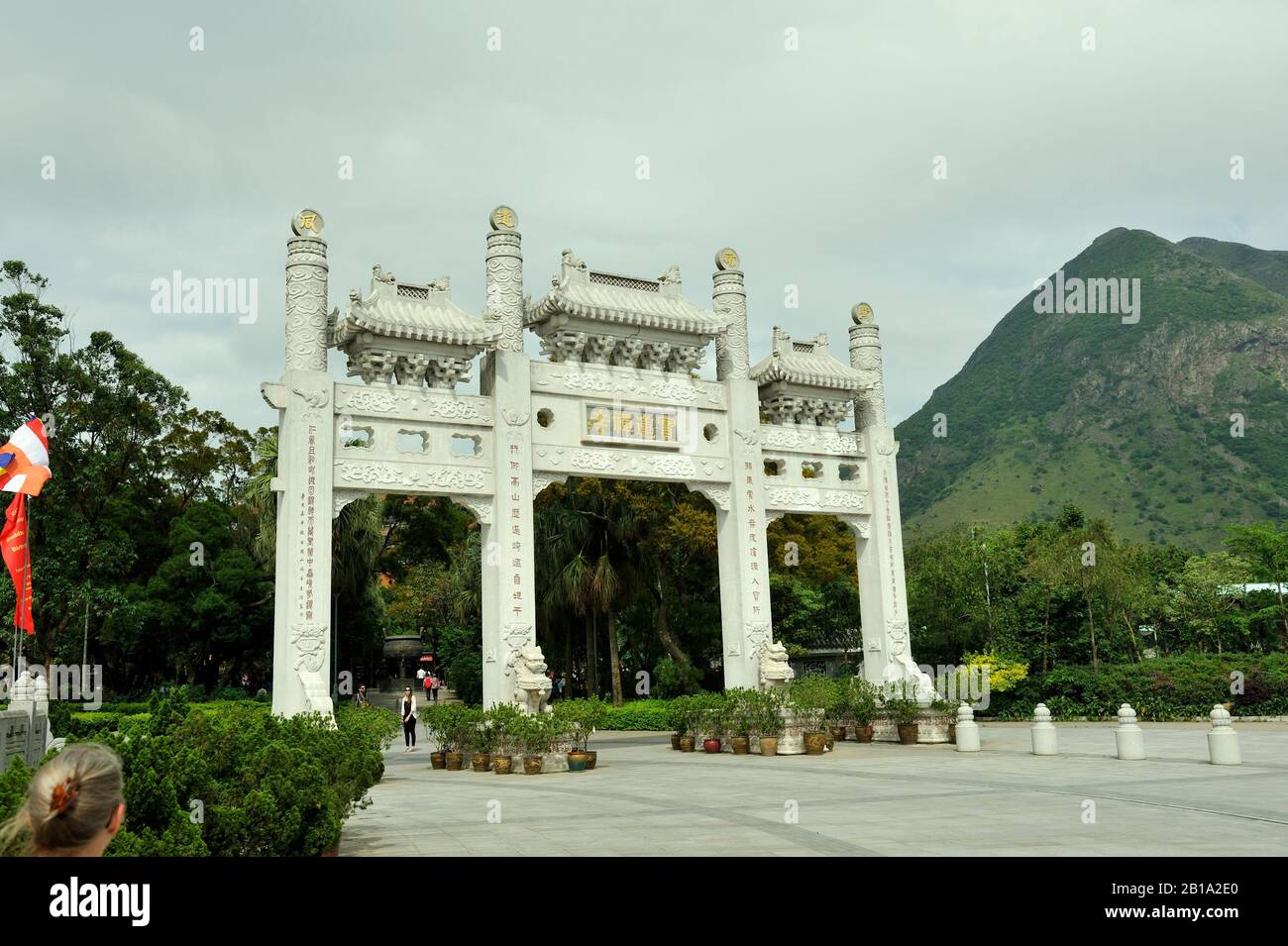 Porte Ornementale, Tian Tan Bouddha, Ngong Ping, Hong Kong Banque D'Images