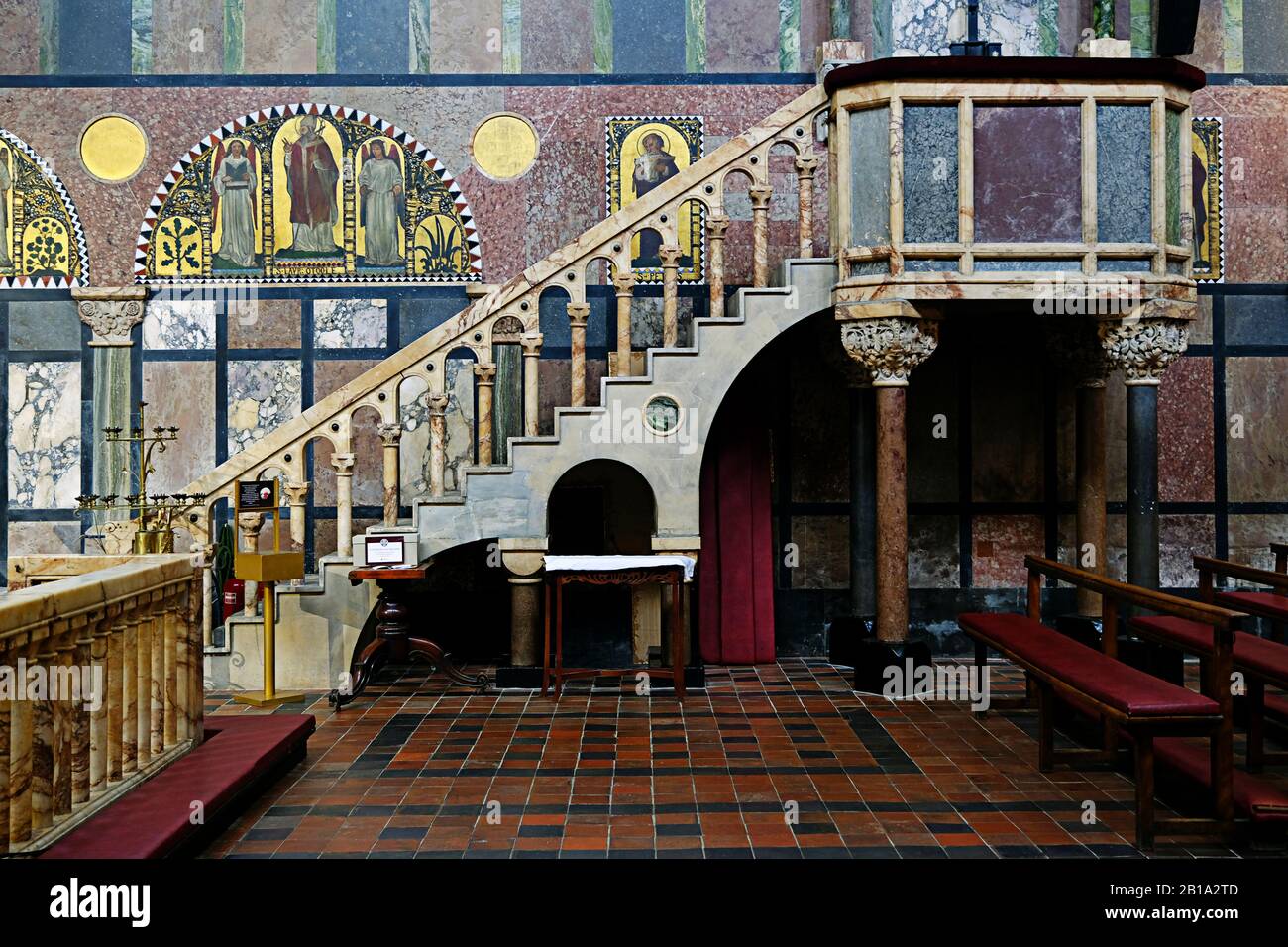 Intérieur De L'Université Trinity College Cardinal John Newman Church Dublin. Saint John Newman fonde l'Église en 1856. Banque D'Images