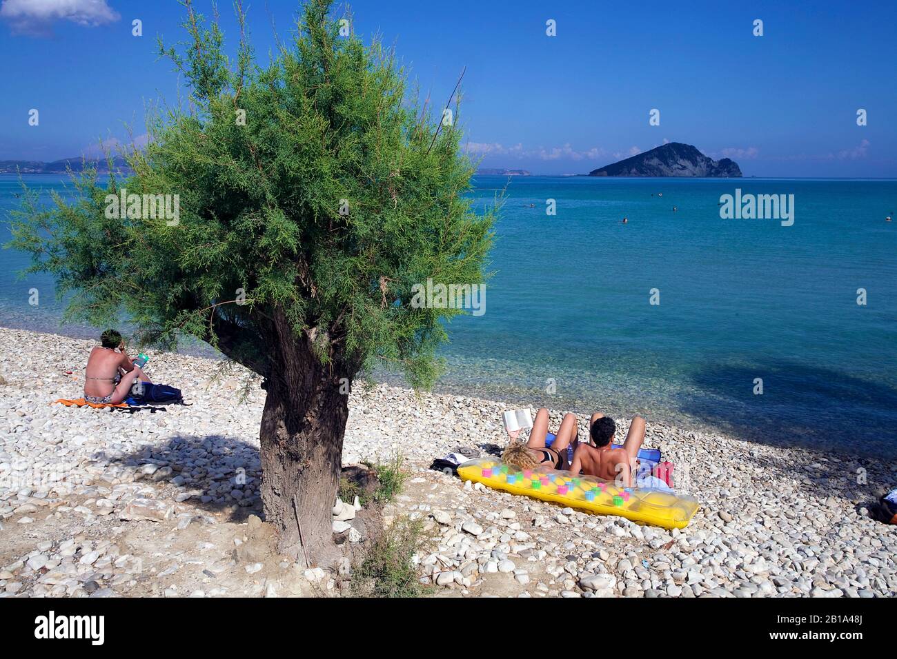 Les gens à la plage de Limni Keriou, île de Zakynthos, Grèce Banque D'Images