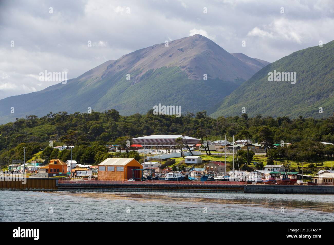 Puerto Williams sur l'île de Navarino, au Chili, la ville la plus au sud du monde. Banque D'Images