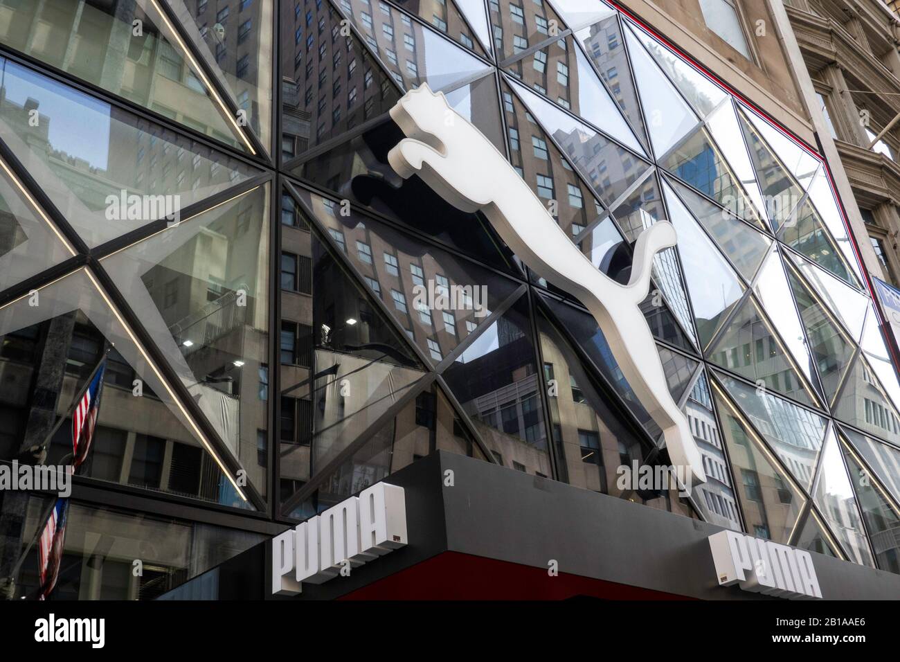 Puma Flagship sur la Cinquième Avenue à New York City, USA Banque D'Images