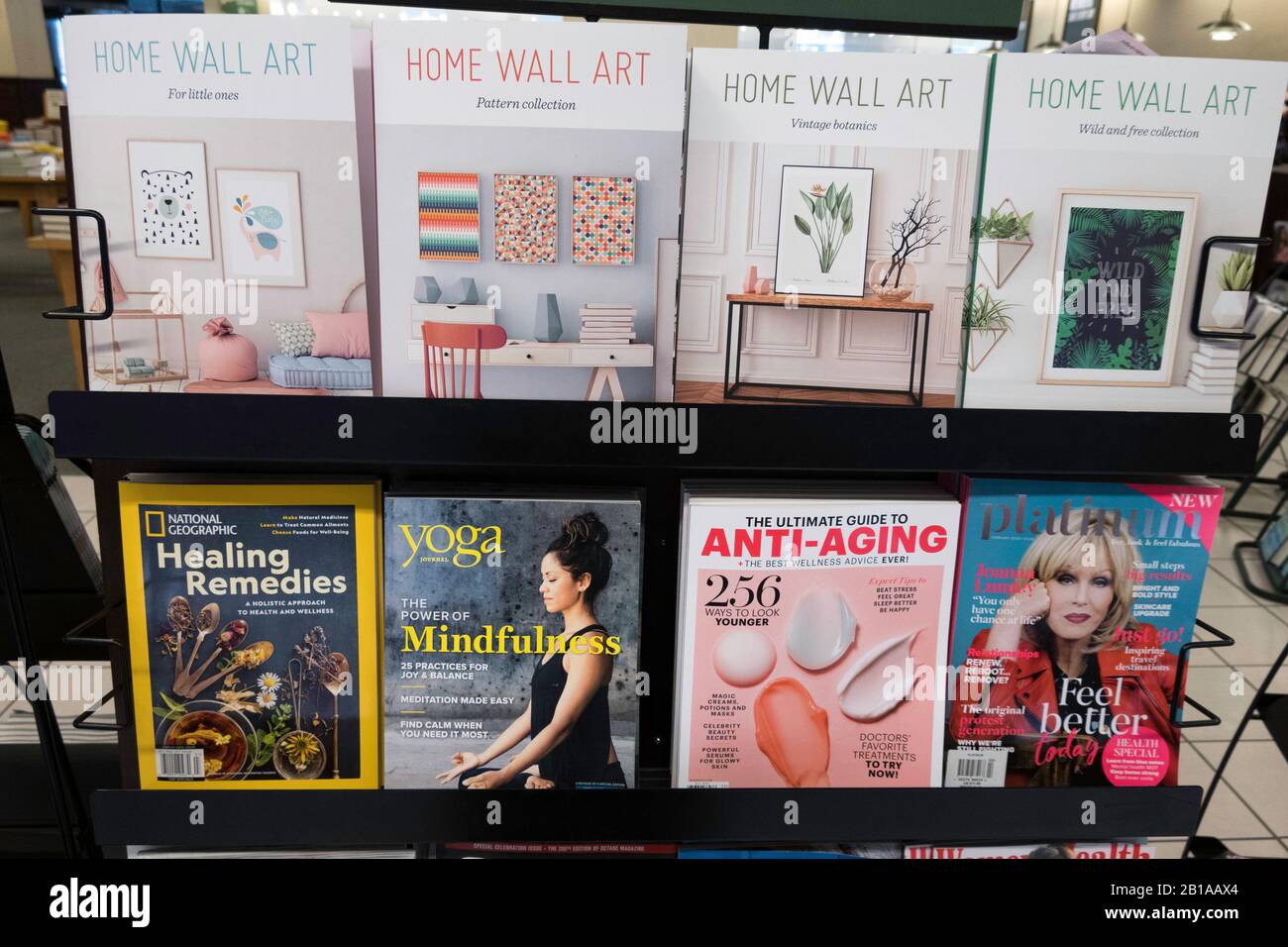 Stand Magazine avec des couvertures de magazines, NEW YORK, États-Unis Banque D'Images